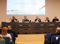 Successo di pubblico e partecipazione attiva per il convegno Emirati Arabi Uniti – Cerniera tra Oriente e Occidente