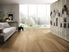 Avvolgente effetto cocooning per Nest, la collezione effetto legno di Fap ceramiche.