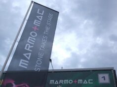 A MARMOMAC 2025 CHARLIE GEE, LO SCALPELLINO-INFLUENCER PIÙ SEGUITO AL MONDO IL SOGNO DI “SCOLPIRE IN GRANDE” PARTE DA VERONA