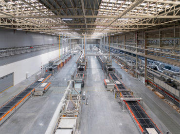 Porcelanosa amplia il proprio impianto per grandi formati con tecnologie SACMI