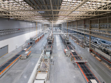 Porcelanosa amplia il proprio impianto per grandi formati con tecnologie SACMI